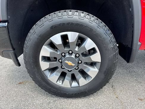 Used 2022 Chevrolet Silverado 2500 Custom w/ Custom Convenience Package AWD/4WD image 10