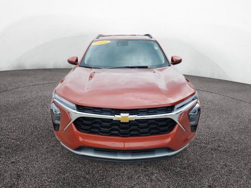 Used 2024 Chevrolet Trax LT w/ Driver Confidence Package FWD image 2
