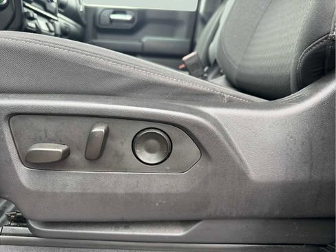 Used 2023 Chevrolet Silverado 1500 Custom image 22