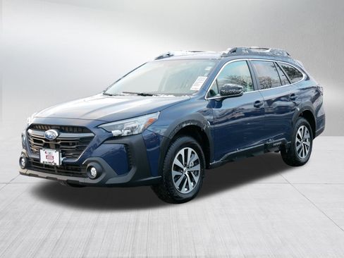 Used 2025 Subaru Outback Premium image 3