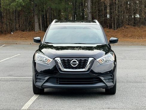 Used 2018 Nissan Kicks SV image 2
