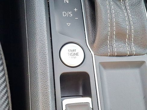 Used 2022 Volkswagen Atlas Cross Sport SE w/ Panoramic Sunroof Package image 23