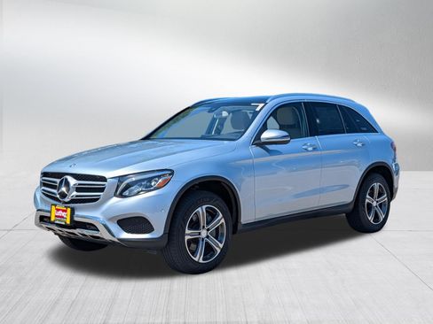Used 2017 Mercedes-Benz GLC 300 4MATIC image 3