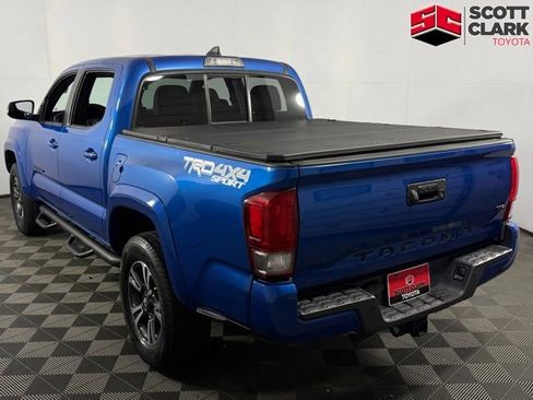 Used 2016 Toyota Tacoma TRD Sport image 4