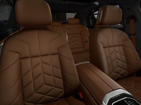 New 2026 BMW 750e xDrive w/ Executive Package image 37