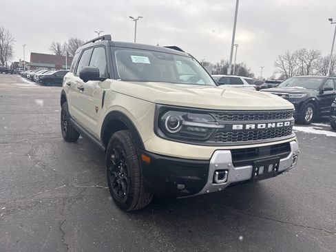 Used 2025 Ford Bronco Sport Badlands image 4