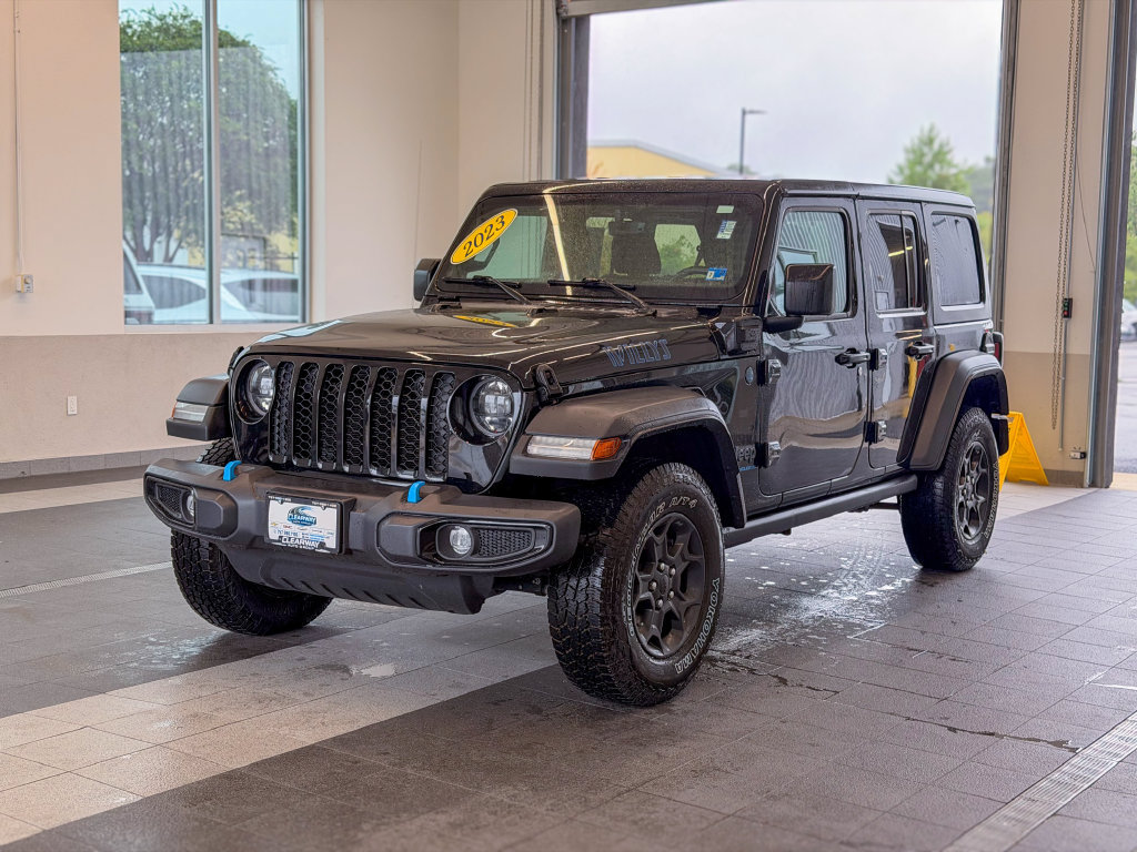 Used 2023 Jeep Wrangler Unlimited w/ Dual Top Group AWD/4WD image 2