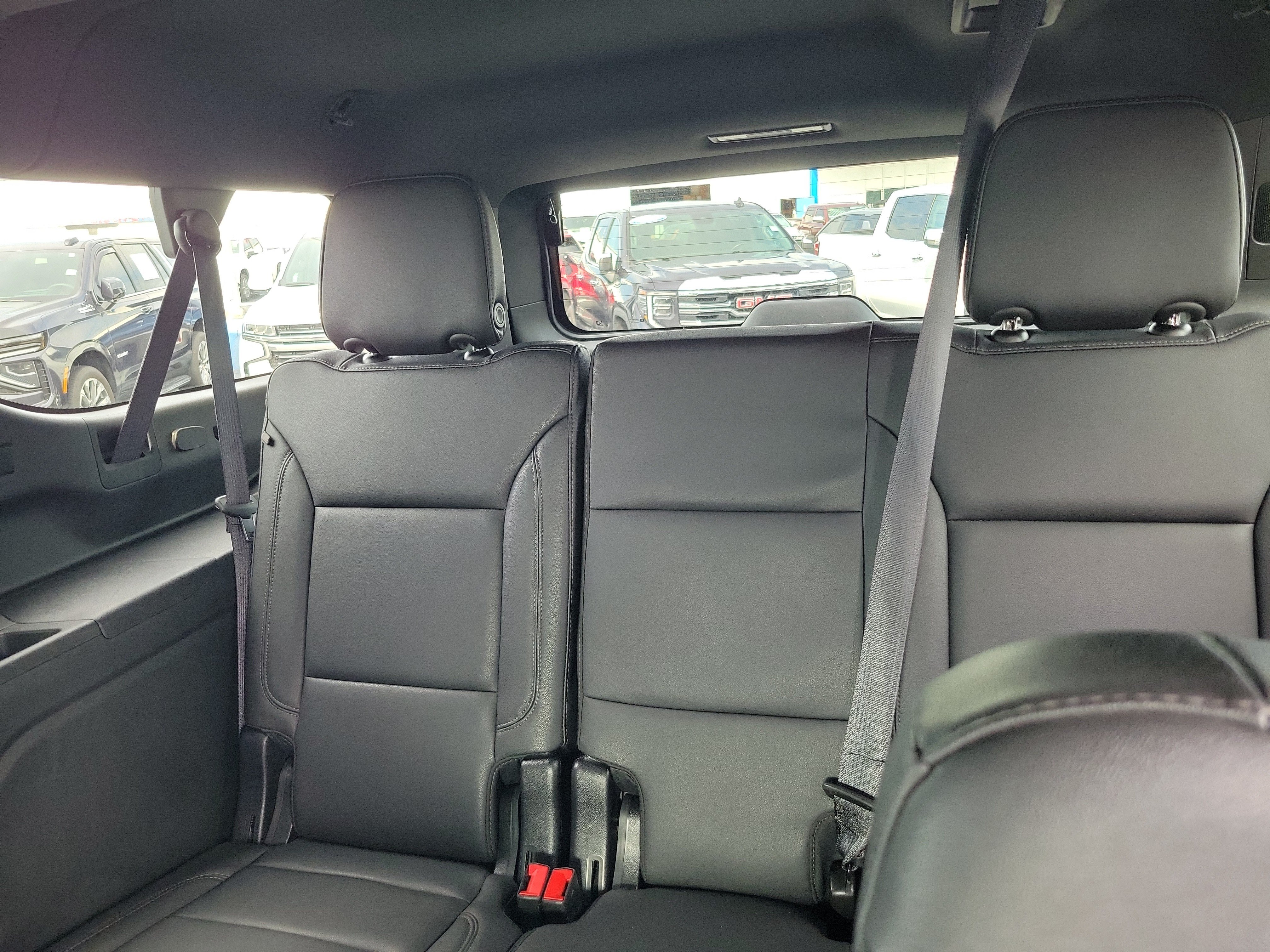 Used 2024 Chevrolet Suburban LT w/ Luxury Package RWD image 10
