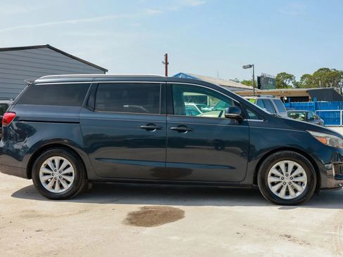 Used 2015 Kia Sedona EX image 8