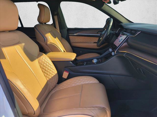 Used 2022 Jeep Grand Cherokee Summit w/ Luxury Tech Group V AWD/4WD image 21