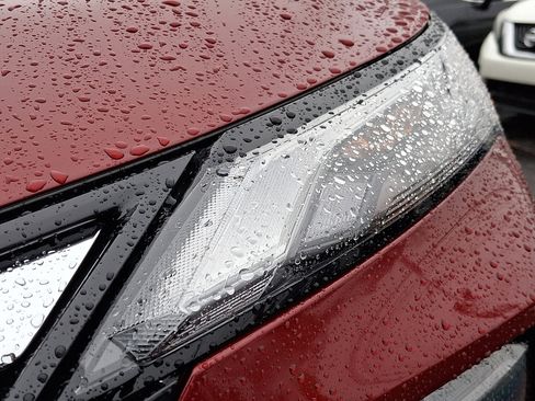 Certified 2025 Nissan Rogue S image 9