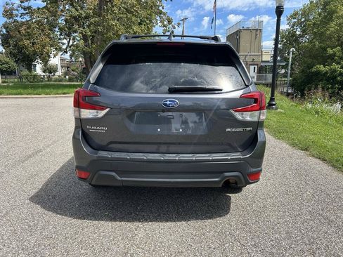 Used 2021 Subaru Forester Premium AWD/4WD image 4