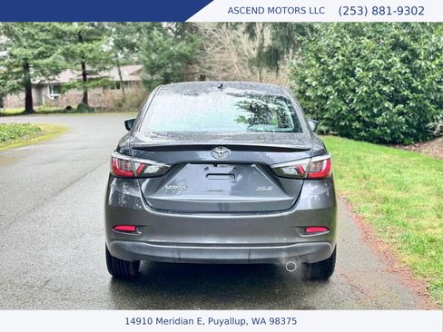 Used 2019 Toyota Yaris XLE image 4