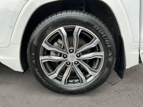 Used 2018 GMC Terrain Denali w/ GMC Pro Grade Package AWD/4WD image 9
