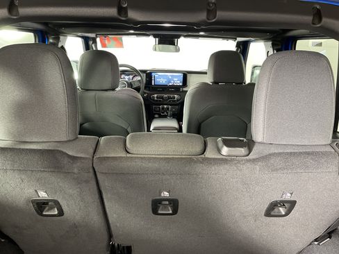 Used 2024 Jeep Wrangler Sport S image 14