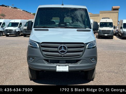Used 2025 Mercedes-Benz Sprinter 2500 image 8