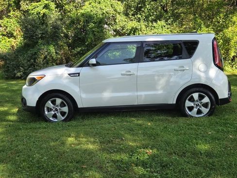 Used 2017 Kia Soul FWD image 4