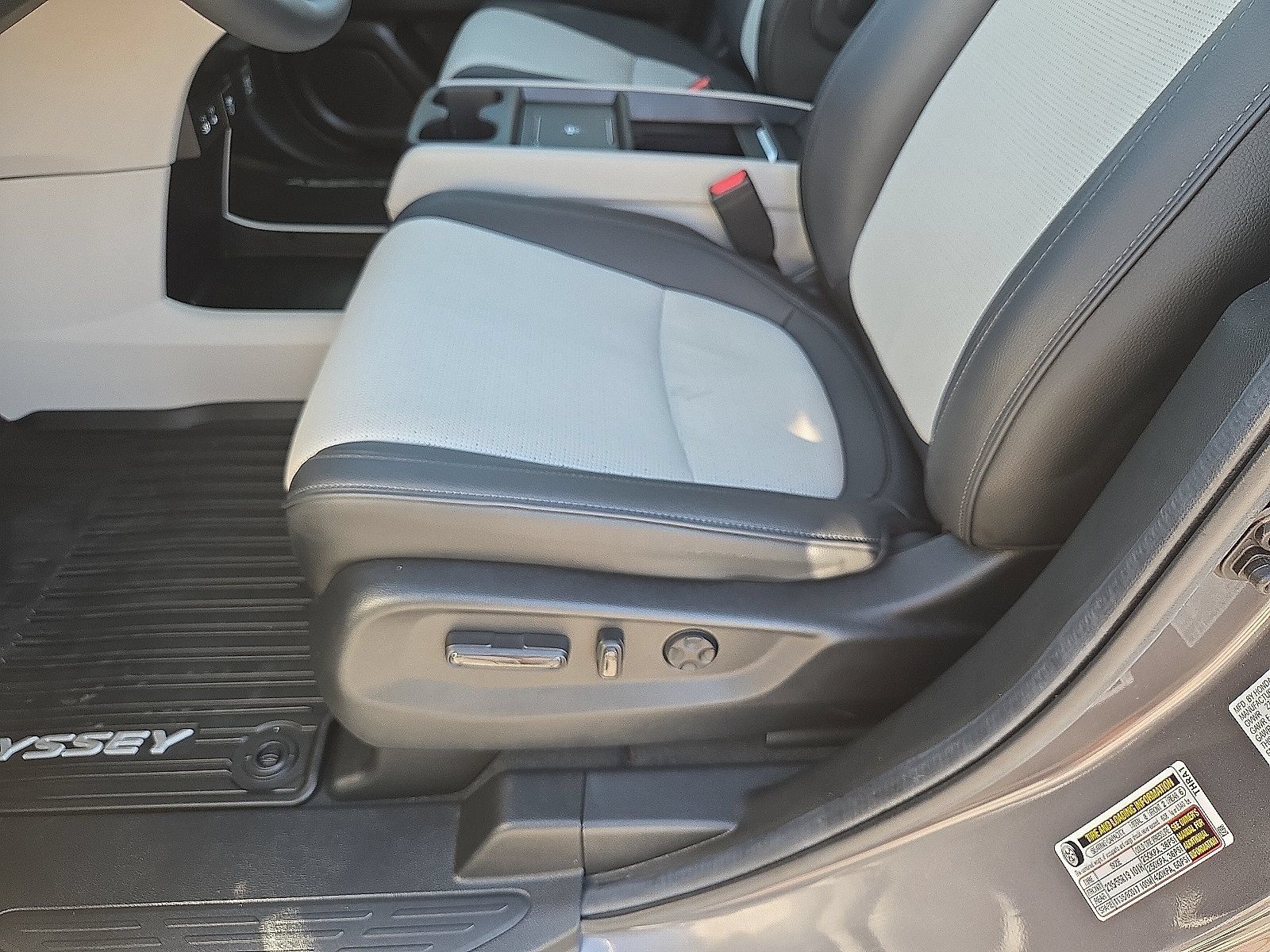 Used 2025 Honda Odyssey Elite image 21