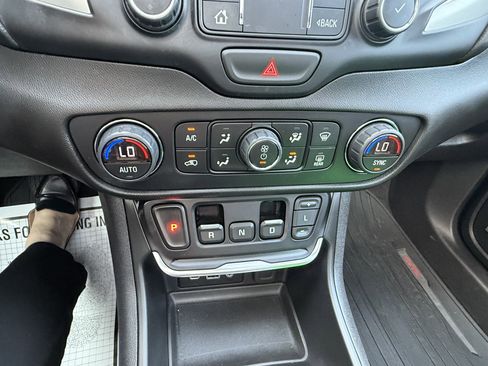 Used 2020 GMC Terrain SLT w/ Preferred Package image 30