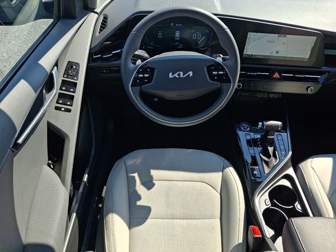 Used 2023 Kia Niro EX FWD image 11
