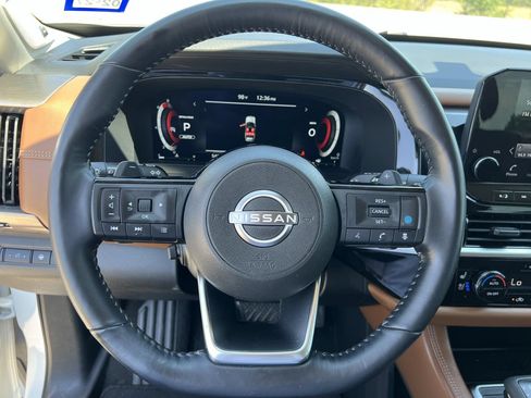 Used 2023 Nissan Pathfinder Platinum AWD/4WD image 7