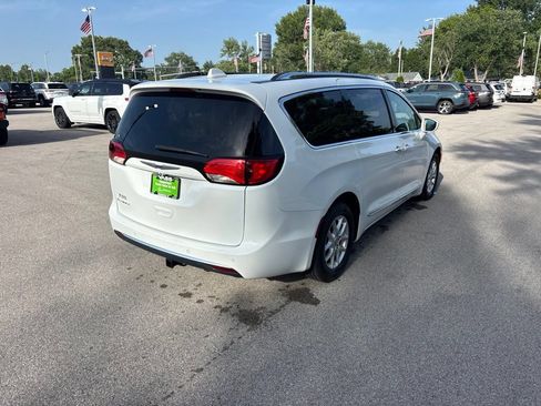 Used 2020 Chrysler Pacifica Touring-L FWD image 5