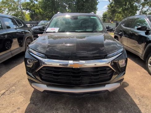 Used 2025 Chevrolet TrailBlazer LT AWD/4WD image 2