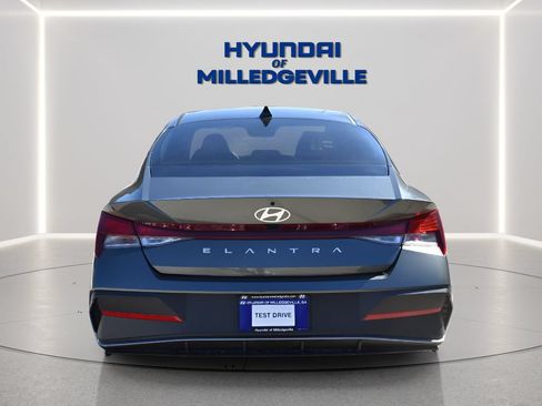 New 2026 Hyundai Elantra SE FWD image 3