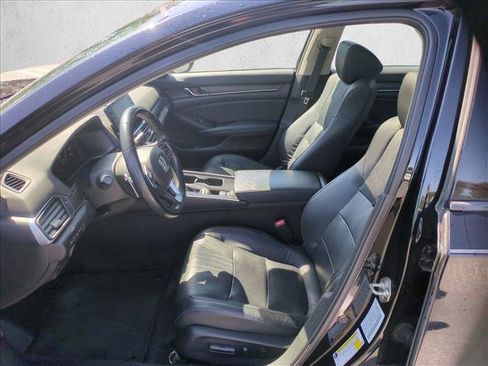 Used 2018 Honda Accord Touring image 17