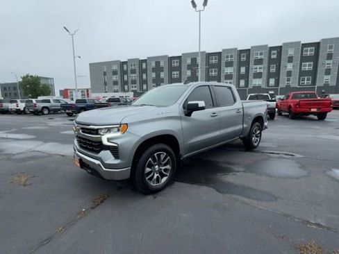Used 2024 Chevrolet Silverado 1500 LT AWD/4WD image 4