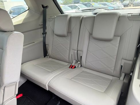 Certified 2024 Volkswagen Atlas SE FWD image 11