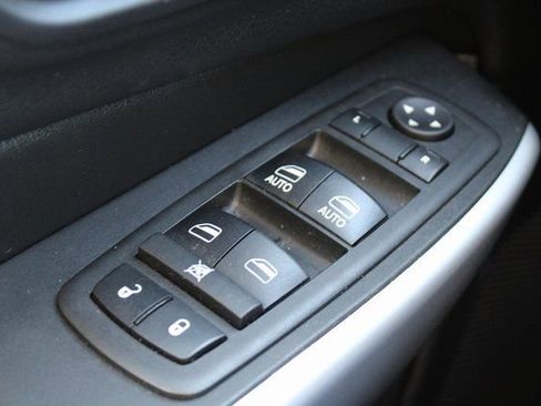 Used 2018 Jeep Cherokee Latitude Plus image 25