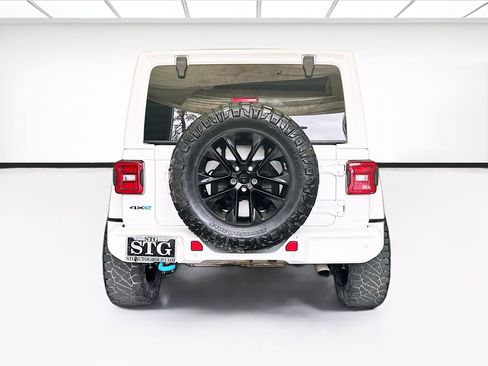 Used 2021 Jeep Wrangler Unlimited Sahara AWD/4WD image 5
