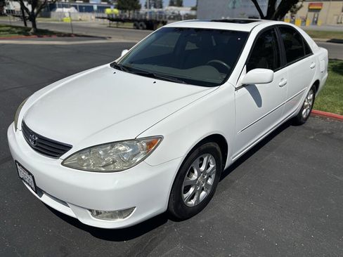 Used 2005 Toyota Camry XLE FWD image 7
