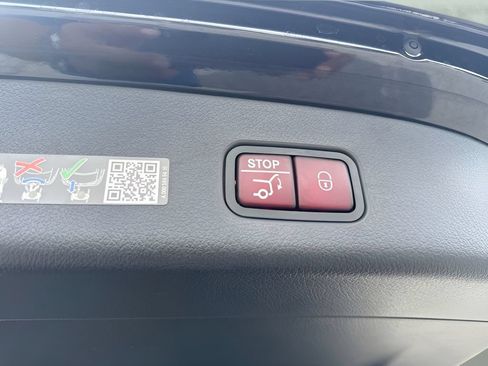 Used 2025 Mercedes-Benz GLC 300 image 18