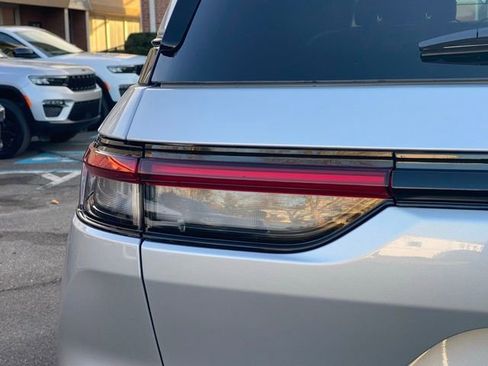 New 2025 Jeep Grand Cherokee Altitude image 13