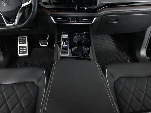 Used 2024 Volkswagen Atlas Cross Sport SEL Premium R-Line AWD/4WD image 19