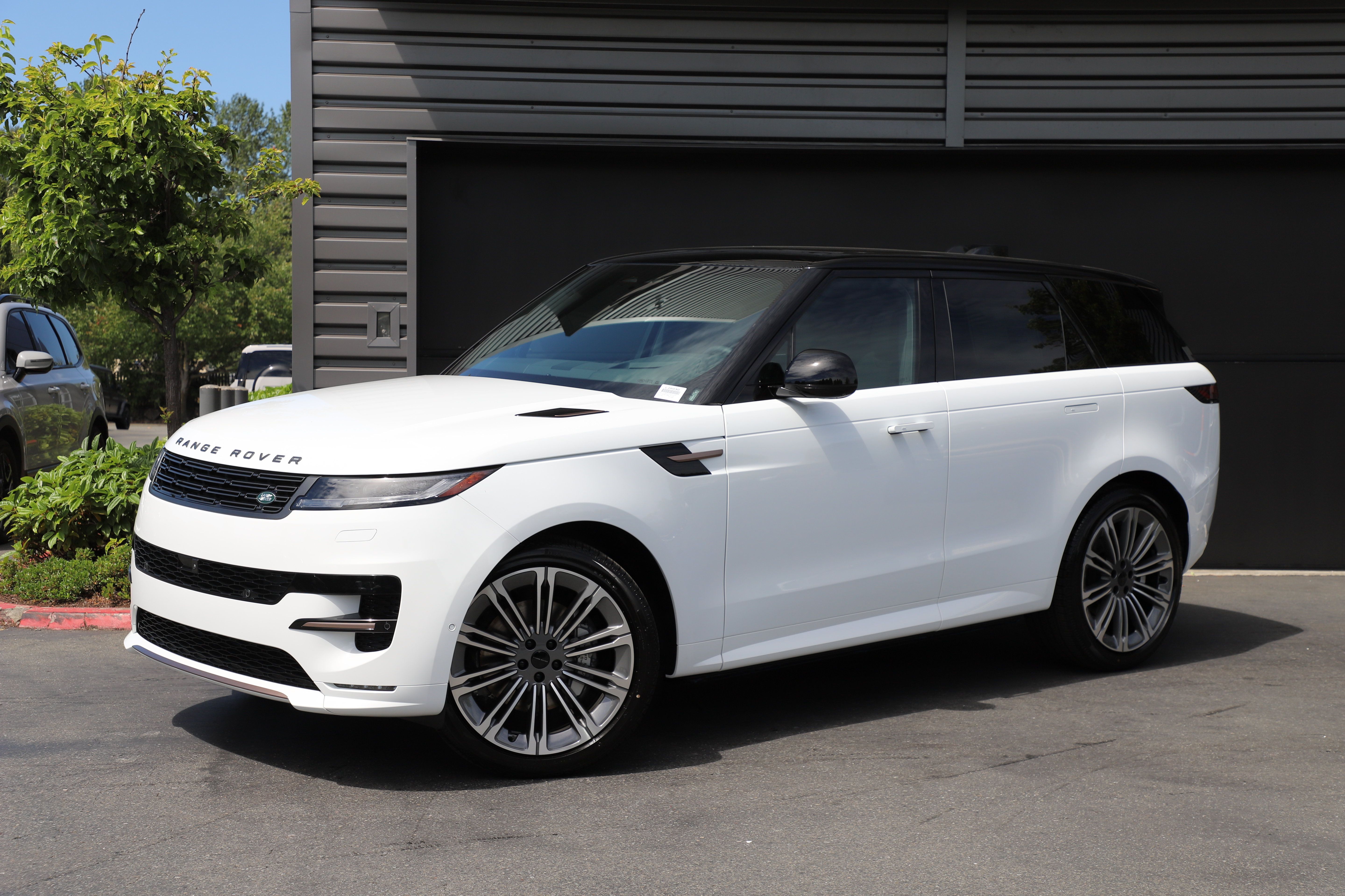 New 2026 Land Rover Range Rover Sport Dynamic SE AWD/4WD image 1