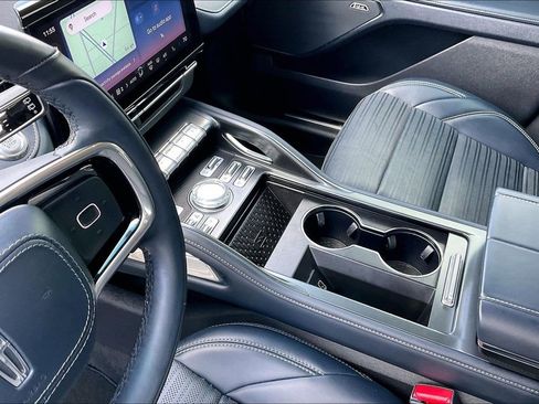 Used 2024 Lincoln Nautilus Reserve w/ Equipment Group 202A image 15