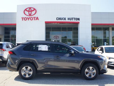 Used 2025 Toyota RAV4 LE AWD/4WD image 9