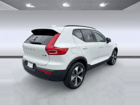 New 2026 Volvo XC40 B5 Plus w/ Climate Package image 9