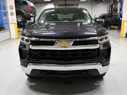 Used 2023 Chevrolet Silverado 1500 LT image 2