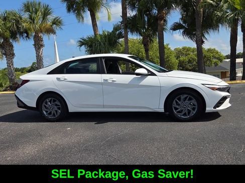 Used 2024 Hyundai Elantra SEL FWD image 8