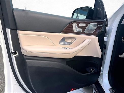 Used 2021 Mercedes-Benz GLS 580 4MATIC image 20