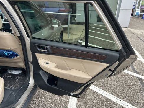 Used 2019 Subaru Outback 2.5i Limited w/ Popular Package #2 image 17