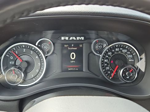 Used 2024 RAM 2500 Big Horn AWD/4WD image 17