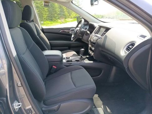 Used 2019 Nissan Pathfinder SV AWD/4WD image 16