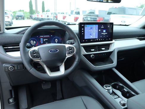 New 2026 Ford Explorer Active RWD image 2