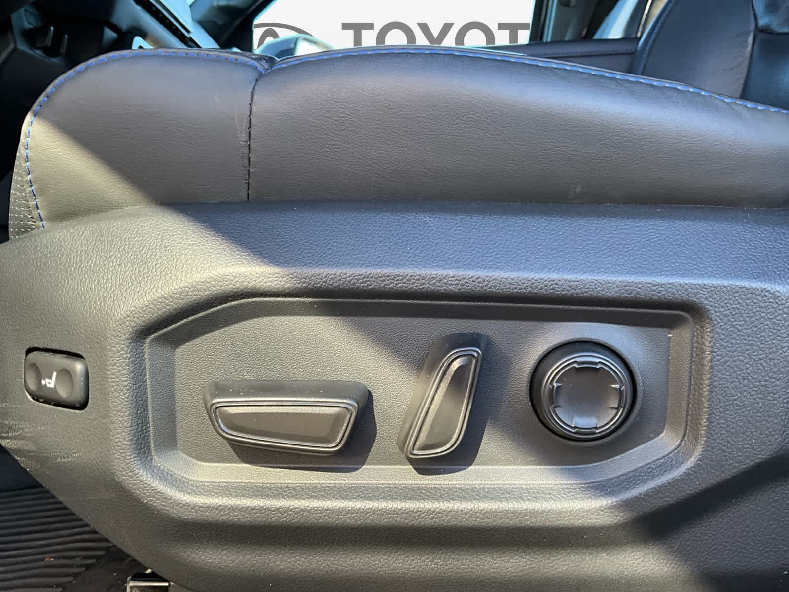 Used 2023 Toyota Tundra Platinum AWD/4WD image 18