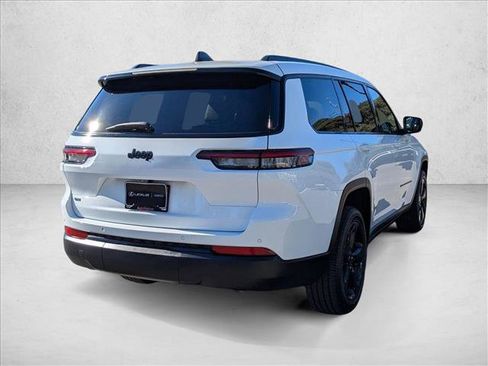 Used 2022 Jeep Grand Cherokee L Laredo image 7